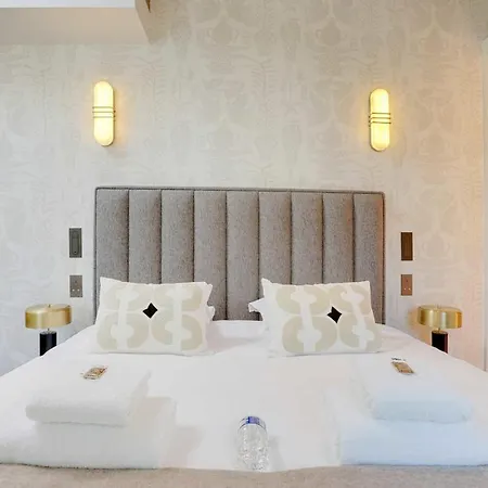 Beautiful - 2p - Vendome Square *